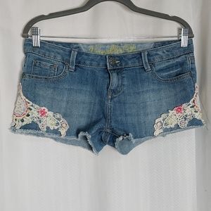 Vanilla Star Jean Shorty Shorts Factory Cut-Off Sz 9 Mid Rise Jeans Lace Accent